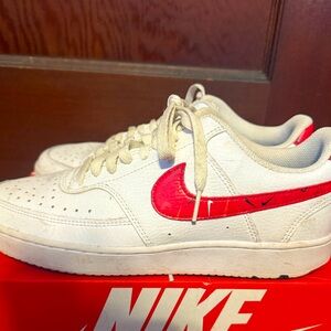 White/red men’s Nikes